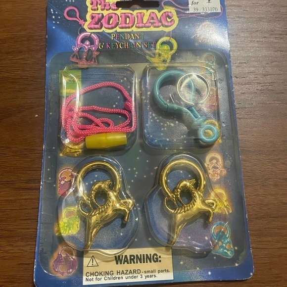🍀5/$25🍀 The Zodiac Pendant and Keychain‎ set Vintage toy - Picture 6 of 7